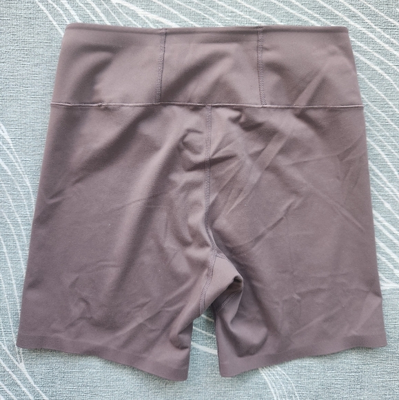 Uniqlo Airism Soft Biker Shorts - Picture 3 of 5